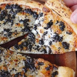 พิซซ่าเห็ดทรัฟเฟิล