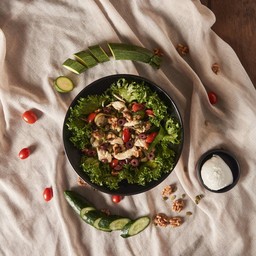 Salad with mozzarella