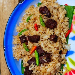 ข้าวผัดเนื้อเค็มพริกขี้หนูสวน