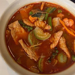 แกงป่าหมู หรือ ไก่ COUNTRY STYLE RED CURRY WITH A CHOICE OF PORK OR CHICKEN