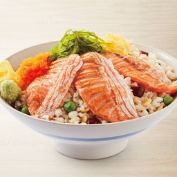 ข้าวกล้องหน้าปลาแซลมอนย่าง