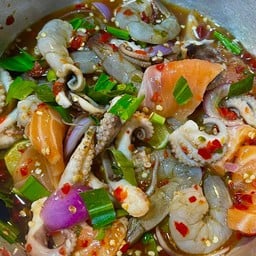 ตำกุ้งสดหนวดแซลมอน