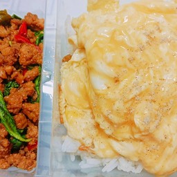 ข้าวไข่ข้นราดกระเพราไก่