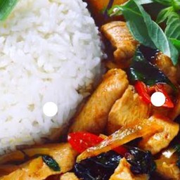 ข้าวผัดน้ำพริกเผาไก่