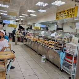 ข้าวราดแกง ตักเอง ใกล้วัดหลงซาน