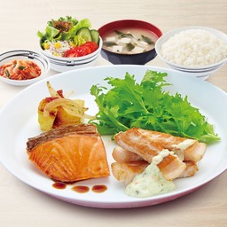 ชุดสเต๊กหมูดำและปลาแซลมอนย่าง