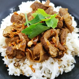 ข้าวหน้าหมูตุ๋น (豬肉蓋飯)