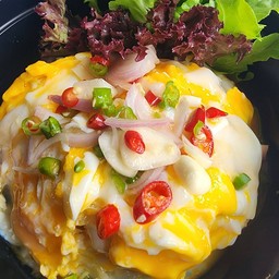 ข้าวไข่ขยี้พริกน้ำปลา 2 ฟอง