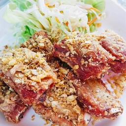 ซี่โครงหมูทอดกระเทียม