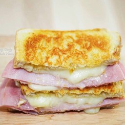 HAPPY BOWL กะเพรา ไข่ข้น ตามสั่ง อ่อนนุช