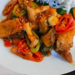 ผัดพริกแกงไก่