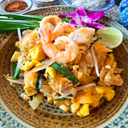 ผัดไทกุ้งสด