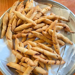 กล้วยทอดโมเลน ยำแซ่บ สันติธรรม