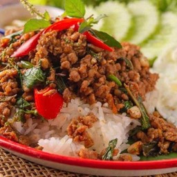 ข้าวกะเพราหมูสับคั่วแห้ง