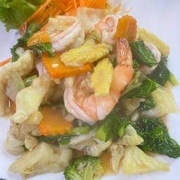 ผัดผักรวมกุ้ง