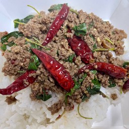 ข้าวกะเพราเนื้อวัวบดโคขุน
