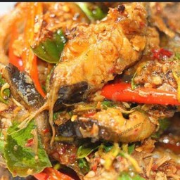 ราดข้าว ผัดเผ็ดปลาดุก