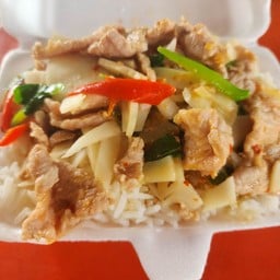 พริกแกงหมูหน่อไม้ดอง