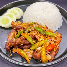 ข้าวหมูทอดกระเทียมพริกสด