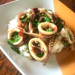 กะเพราปลาหมึก