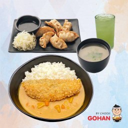 ชุดข้าวแกงกะหรี่แซลมอนทอด