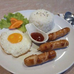 ข้าวไส้กรอก+ไข่ดาว