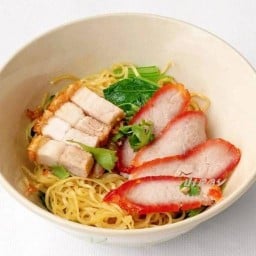 ผลไม้ปอก-ผลไม้ยำพร้อมทาน บะหมี่เยาวราช พัทยากลาง