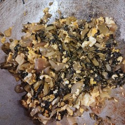 ผักกาดดองผัดไข่