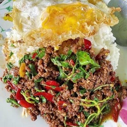 ร้านเจ๊ครีม กระเพราในซอย