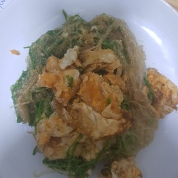 ผัดวุ้นเส้นชะอม