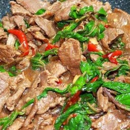 ผัดกระเพรา หมูป่า ราดข้าว