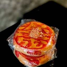 ขนมเปี๊ยะไซส์กลาง - ไส้ถั่วหวานพร้อมไข่เค็มเต็มใบ