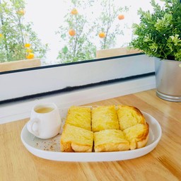 ขนมปังเนยนมน้ำตาล