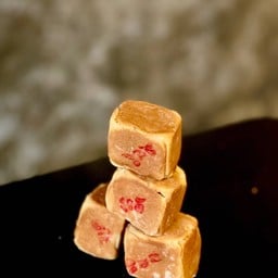 ลูกเต๋านมสดไส้ถั่วหวาน