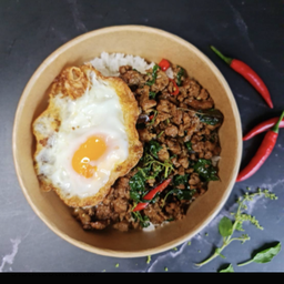 ข้าวกระเพราหมูสับ ฟรี ไข่ดาว