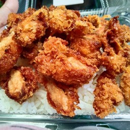 ข้าว ไก่ทอด น้ำจิ้มแจ๋ว