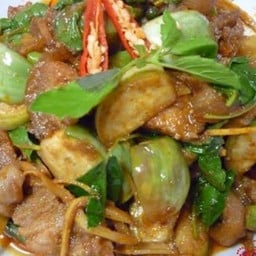 ผัดเผ็ดหมูป่า กับข้าว