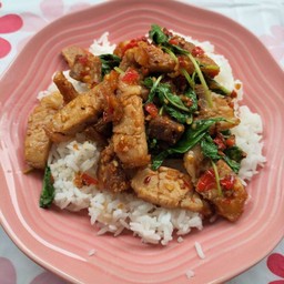 ข้าวกระเพราหมูกรอบ