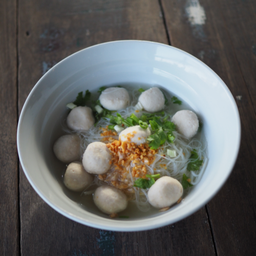 ก๋วยเตี๋ยวลูกชิ้นหมูน้ำใส
