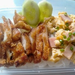 ข้าวหมูทอด น้ำจิ้มแจ่วรสเด็ด