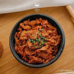 ข้าวญี่ปุ่นหน้าเนื้อผัดซอสโคชูจังรสเข้ม🌶️