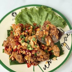 สามชั้นคั่วพริกเกลือ