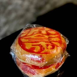 ขนมเปี๊ยะไซส์กลาง - ไส้ถั่วผสมฟักพร้อมไข่เค็มเต็มใบ