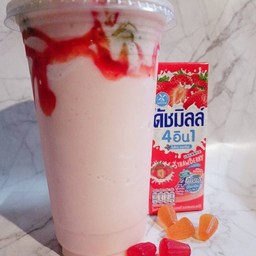 นมเปรี้ยวสตอเบอรี่+ปีโป้  เย็น