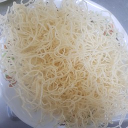 หมี่กรอบ