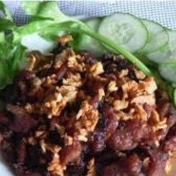 เนื้อทอดกระเทียมราดข้าว