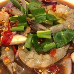 ยำกุ้งสด