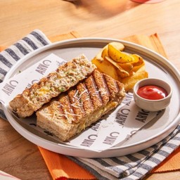 Hot Tuna and Cheese Sandwiches  แซนวิชทูน่าและชีส