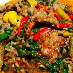 ผัดเผ็ดเนื้อวัว กับข้าว