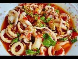 ผัดพริกแกงปลาหมึกราดข้าว